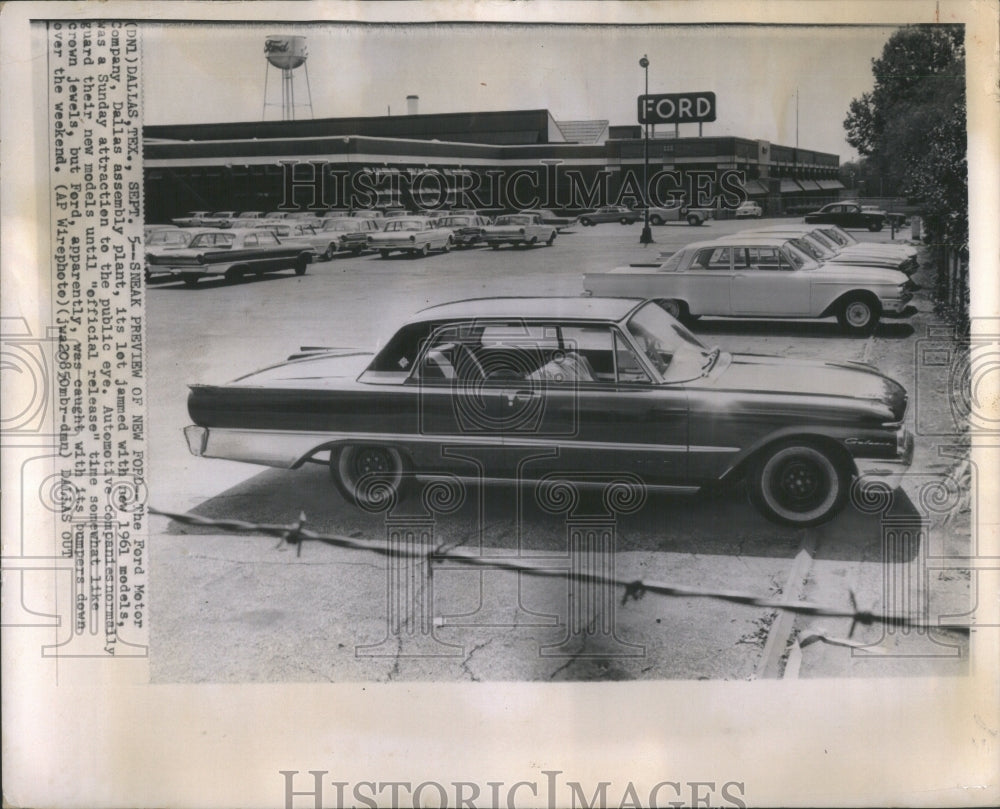 1960 Lot jammed with 1961 models - Historic Images