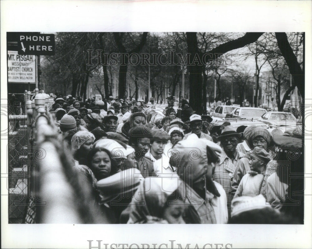 1983 Press Photo Thousands outside Mt. Pisgah Baptist - Historic Images