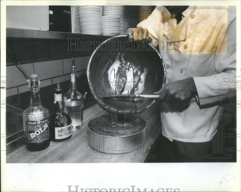 1982 Press Photo Hale De Mar Owner Manhattan Restaurant - RRU83505 - Historic Images