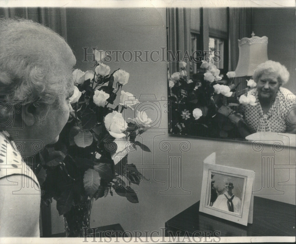 1966, Mother&#39;s Day Flowers From Viet Nam - RRU83865 - Historic Images