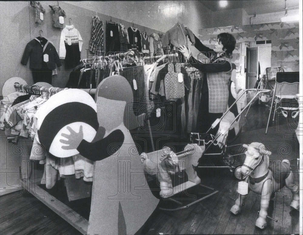 1975 Mothers Clearinghouse Store Owner - Historic Images