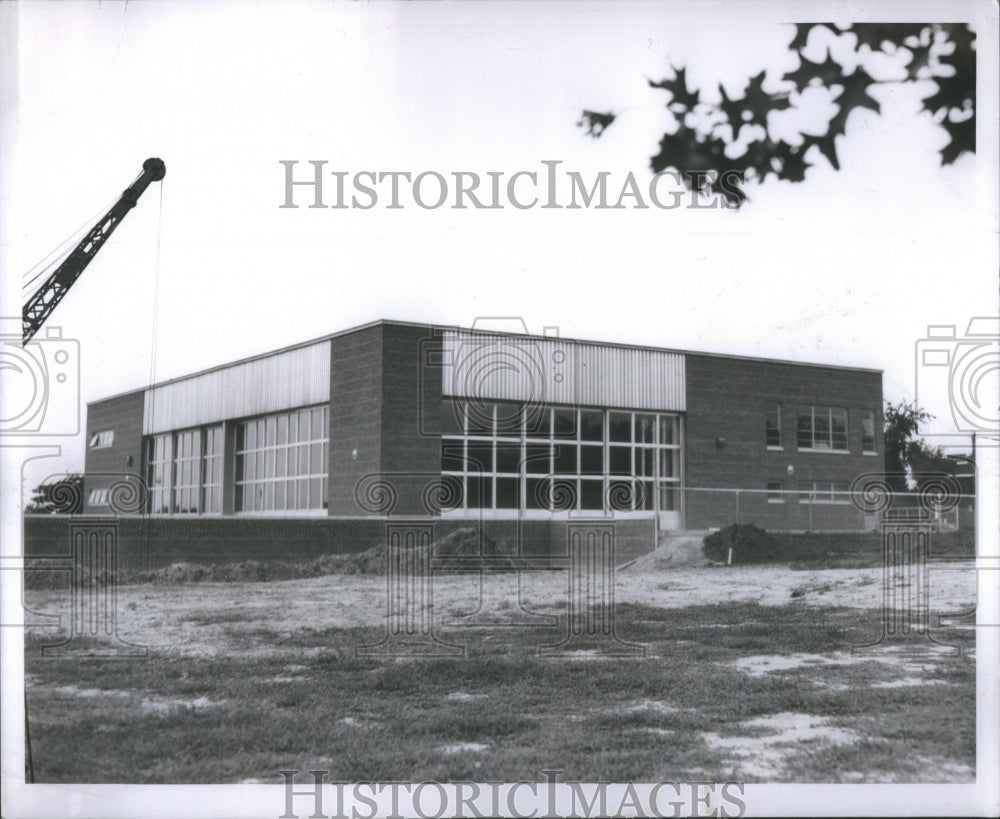 1950 Press Photo Gen Patton Park Swimming Pool Bldg - RRU84113 - Historic Images