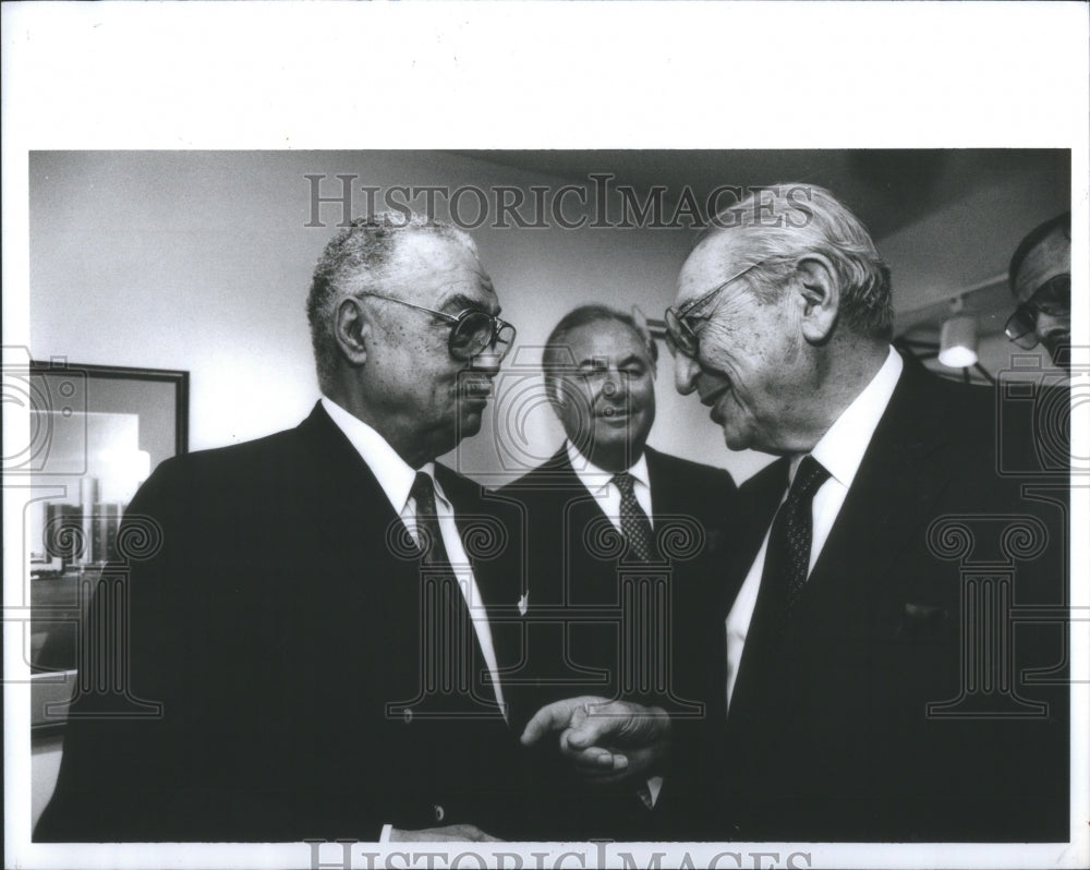 1990 Press Photo Mayor Coleman A. Young at ribbon cutti - Historic Images