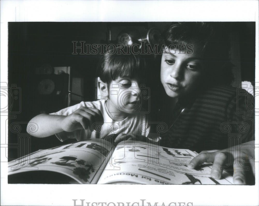 1990 Press Photo Krista Bennett sister Lyssa Bennett - RRU84277 - Historic Images