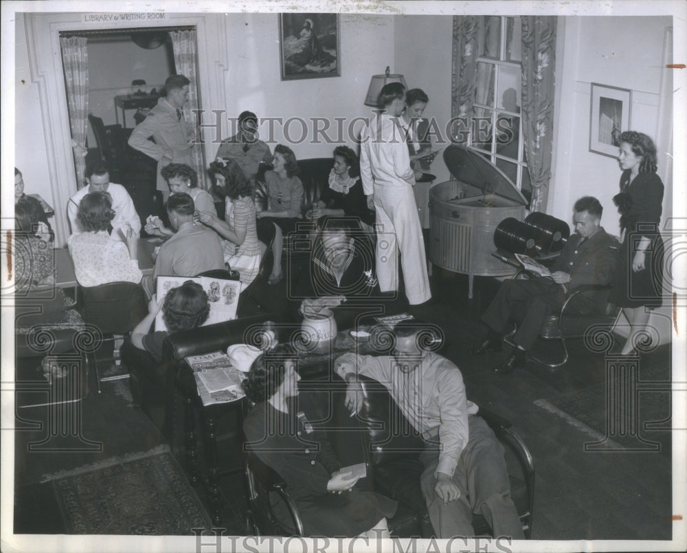 1943 Press Photo The Saturday Night House Parties - RRU84759 - Historic Images