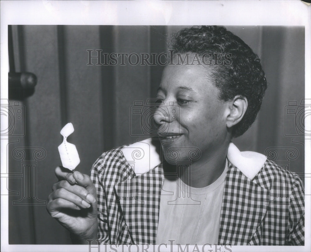 1957 Press Photo Mrs Ernest Streeter - Historic Images