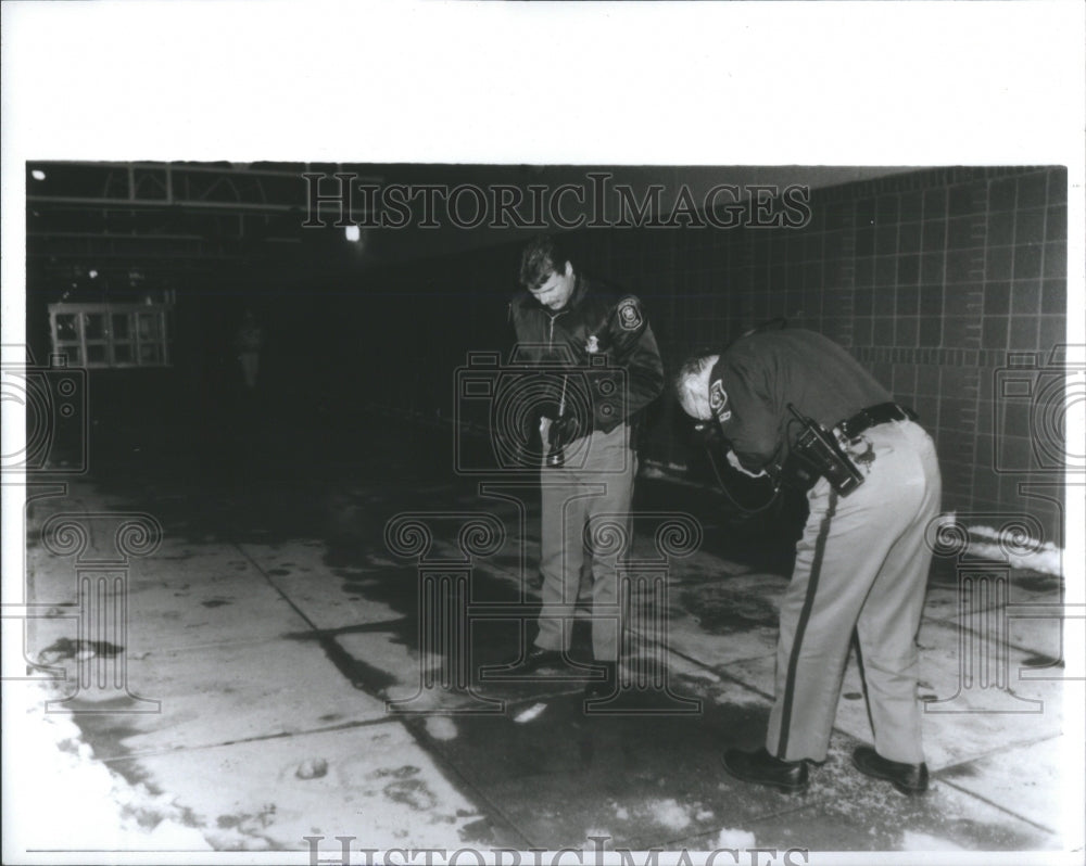 1991 Press Photo Police Shooing Northladn Mall Kolls MI - RRU85175 - Historic Images