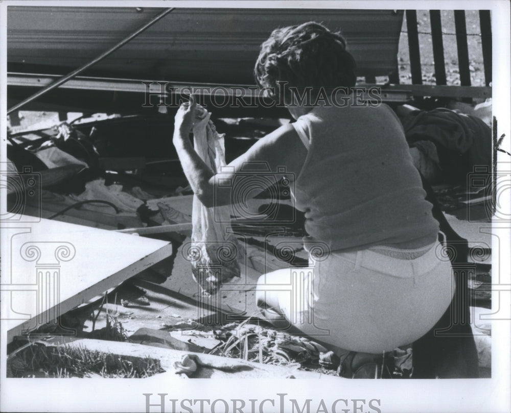 1977 Press Photo Tornado Aftermath Lily Leonard Trailer - RRU85181 - Historic Images