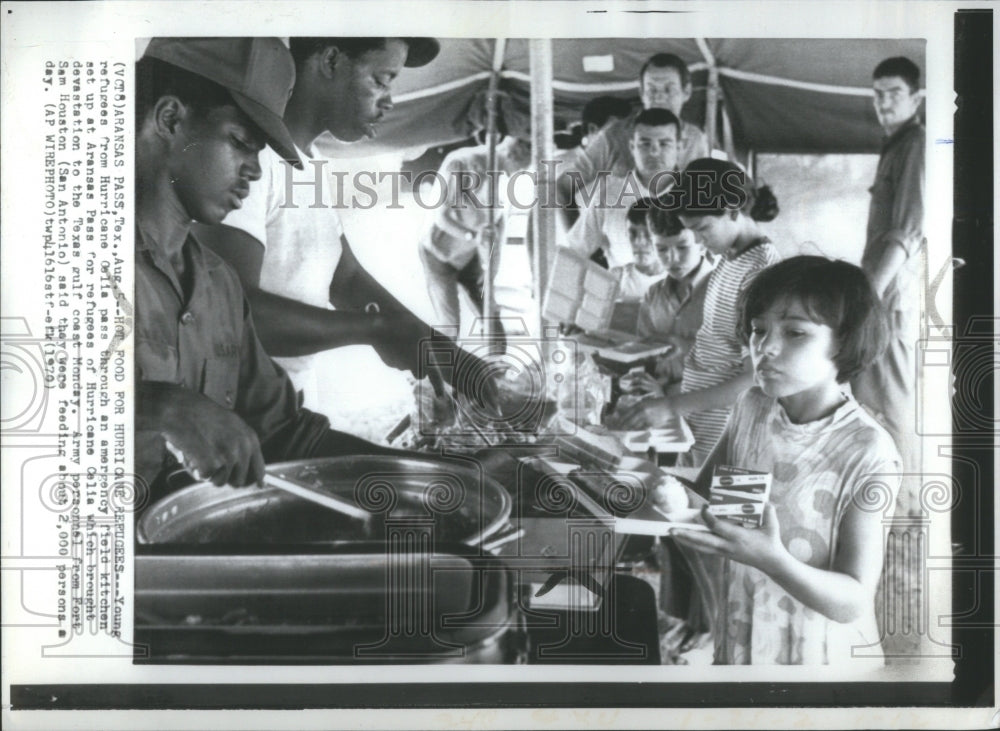 1970 Hot Food Hurricane Refugees Aransas - Historic Images