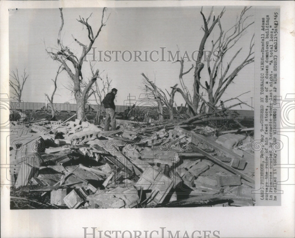 1965 Press Photo Randall Adams surveys tornado damage - RRU86169 - Historic Images