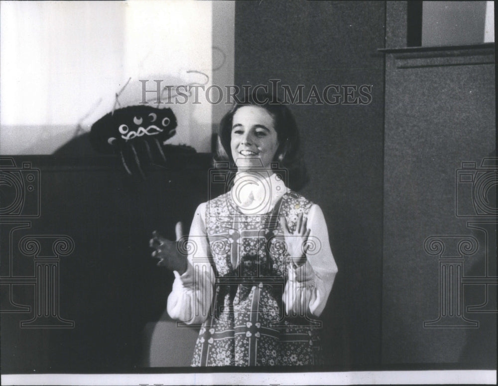 1971 Joan Sander Puppet Free Street Theater  - Historic Images