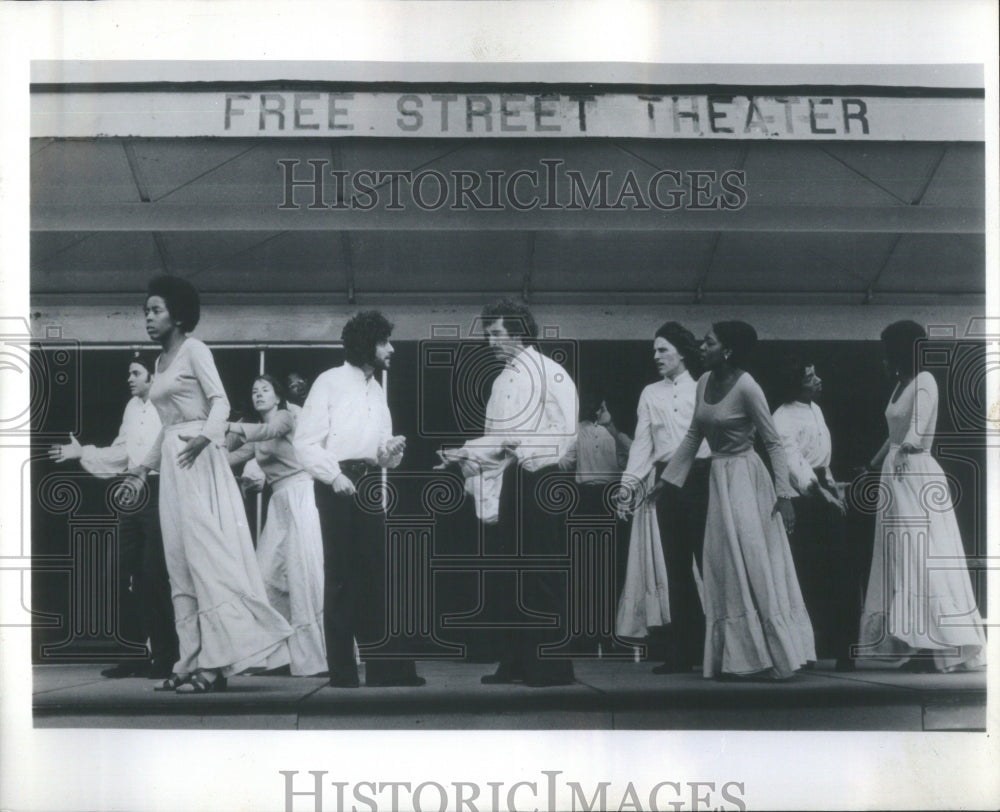 1972 Press Photo Free Street Theate Lexicon scene cast - RRU86327 - Historic Images