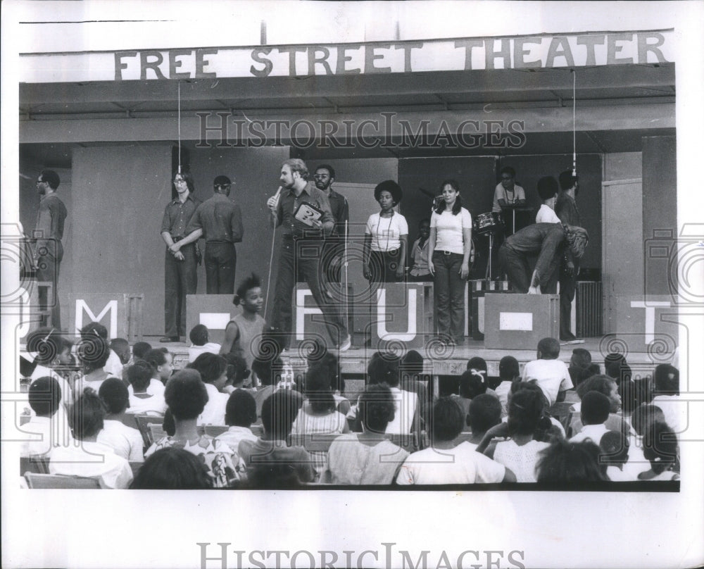 1969 Press Photo Goodman School Free Street Theater - RRU86331 - Historic Images