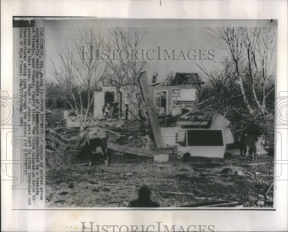 1961, Storm Rffuseps Couple Graze Tornado - RRU86481 - Historic Images