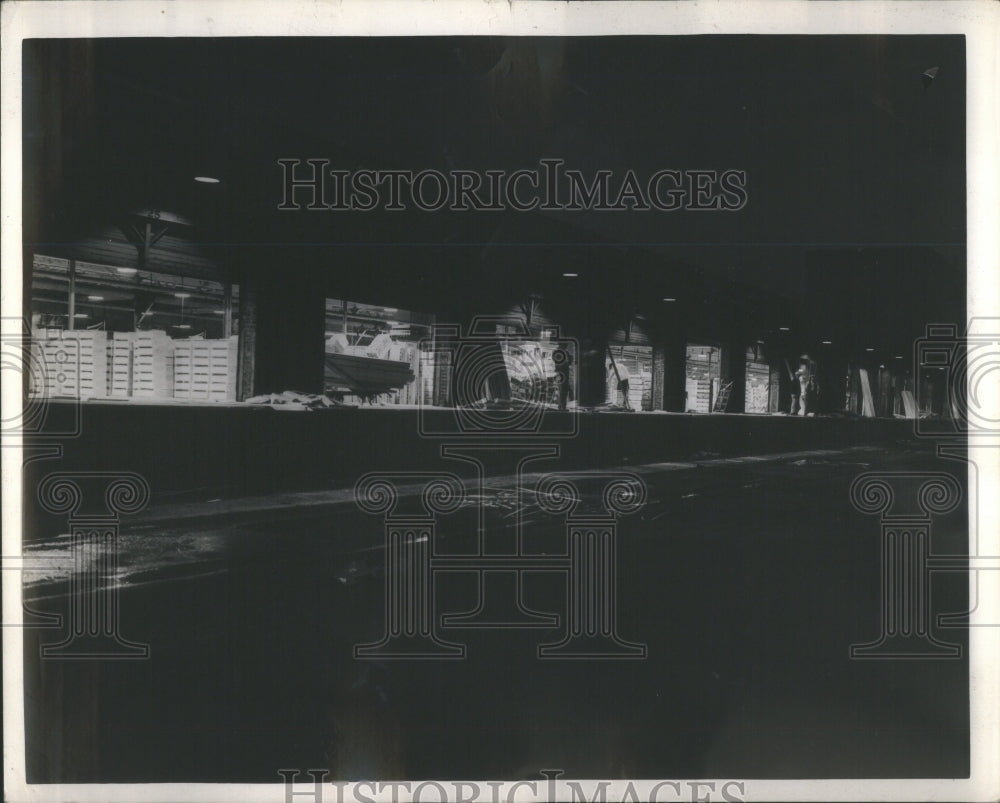 1967 Press Photo Fruit Auction Sales Warehouse Wood - RRU86803 - Historic Images