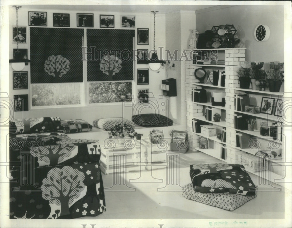 1975 Old Lettuce Crate Table Bricks Boards - Historic Images