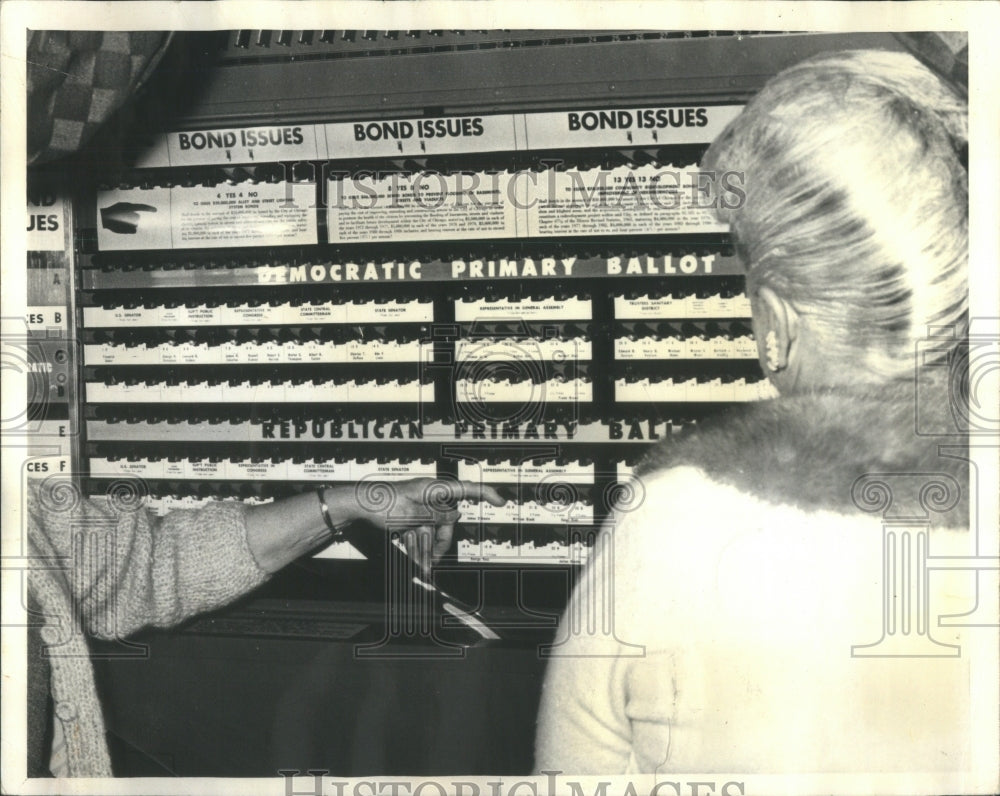 1966 Press Photo voting machines voters election - Historic Images