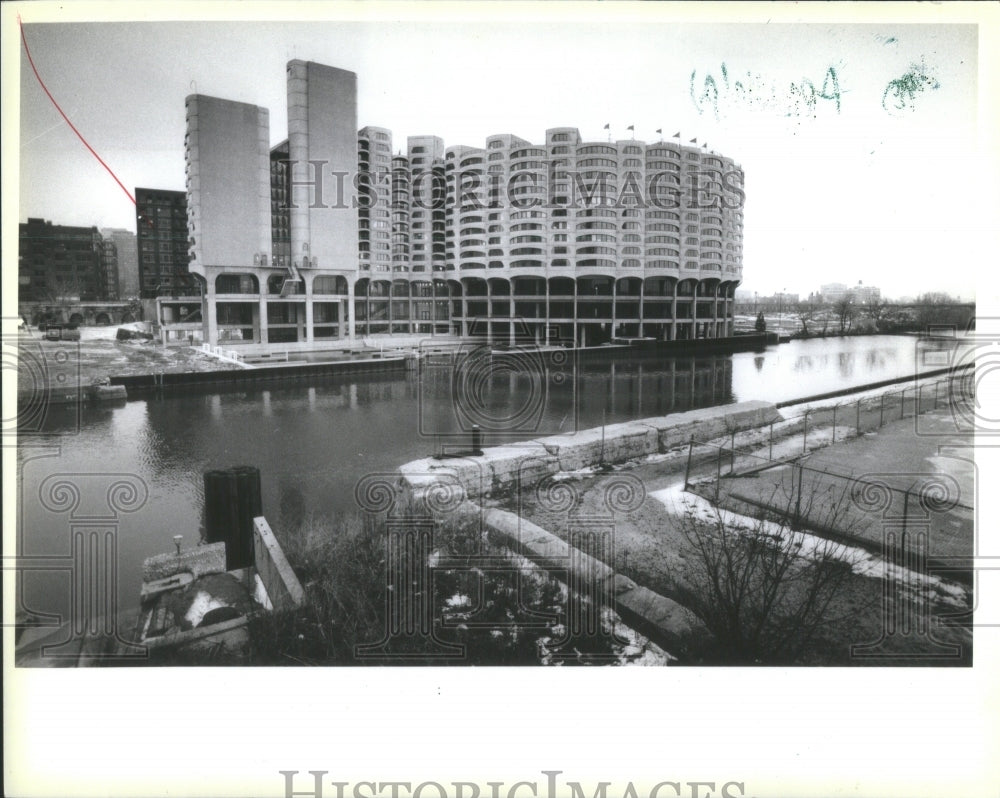 1986 Press Photo apartment complex river Harrison - RRU87133 - Historic Images