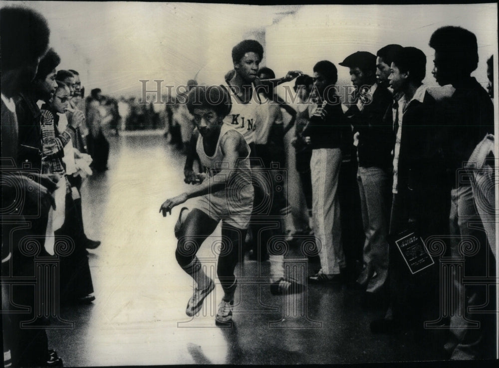 1977 Photo John Crowther Memorial Relay Indoor race - RRU87685 - Historic Images