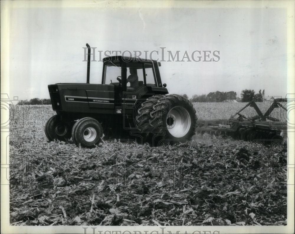 1982 IH Tractor Sets Fuel, Sound Records - Historic Images