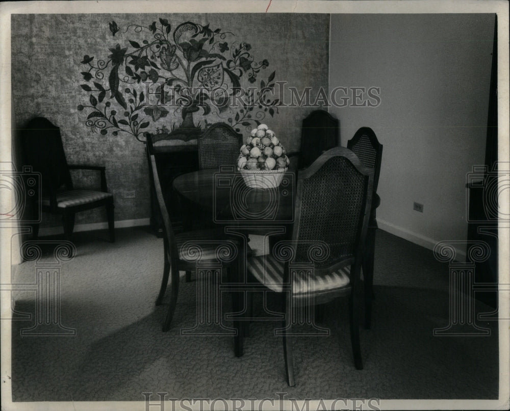 1970 Press Photo Dining Room Decor Wall Mural Colonial - RRU88369 - Historic Images