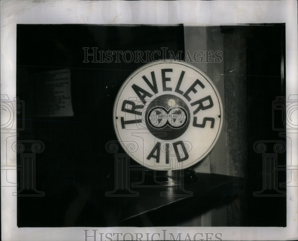 Press Photo Travelers Aid Society - RRU88623 - Historic Images