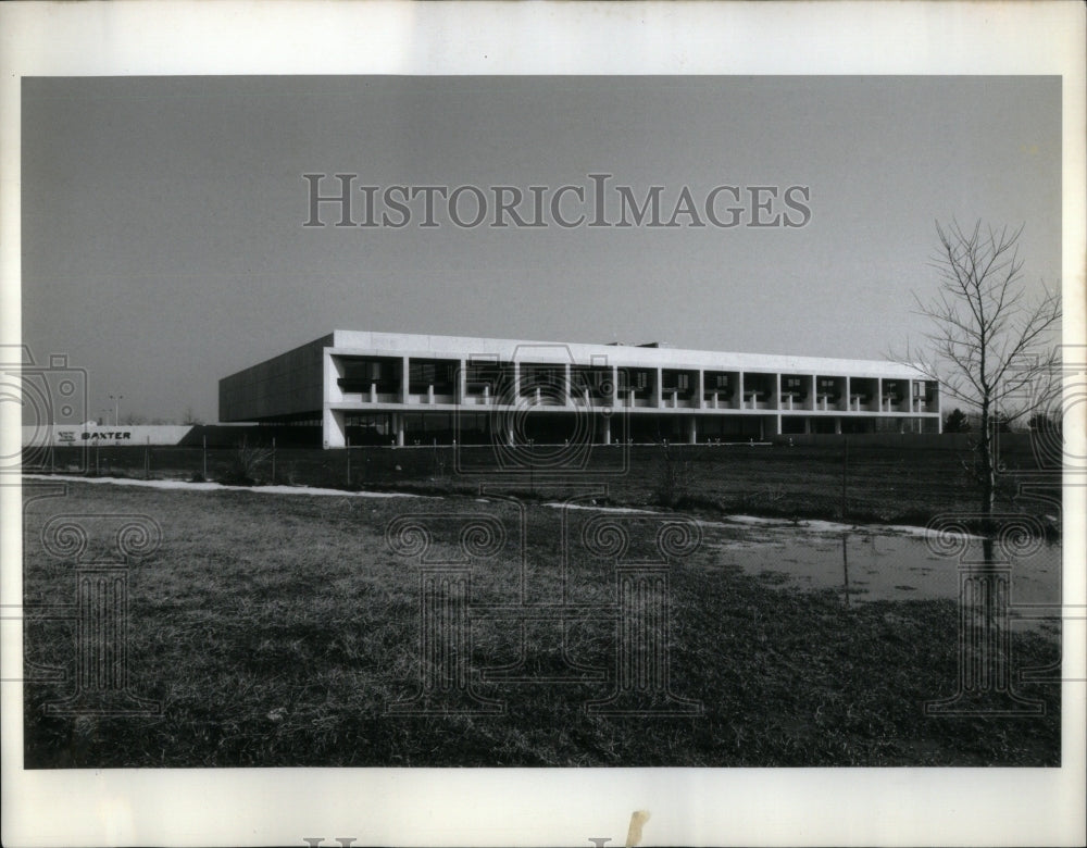 1970 Photo Travenol/Baxter Laboratories In Illinois - Historic Images