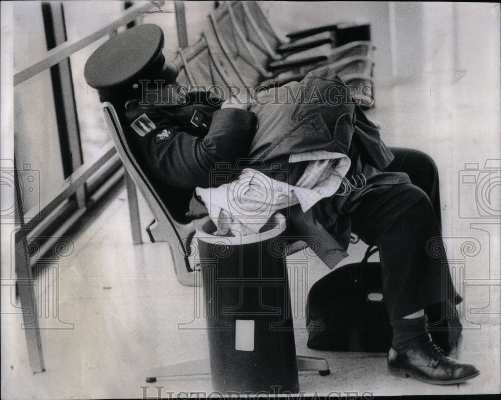 1970 Travel Military Ohare airport - Historic Images