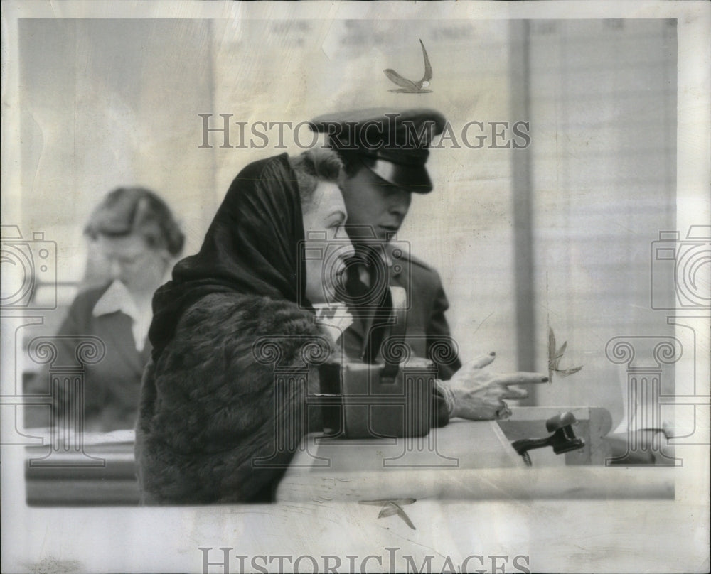 1955 Press Photo People Wait Midway Airport - RRU88635 - Historic Images