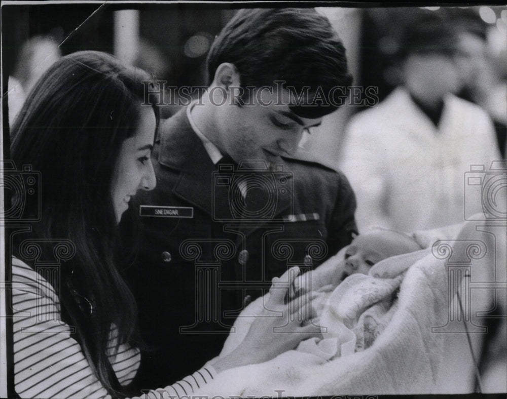 1969 Press Photo Military Travel O&#39;Hare Airport - RRU88645 - Historic Images