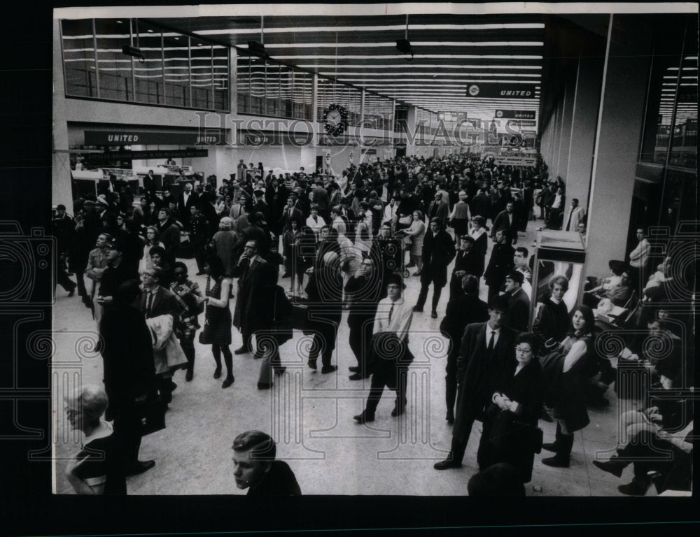 1969 Press Photo O'Hare Airport Terminal Jammed - Historic Images