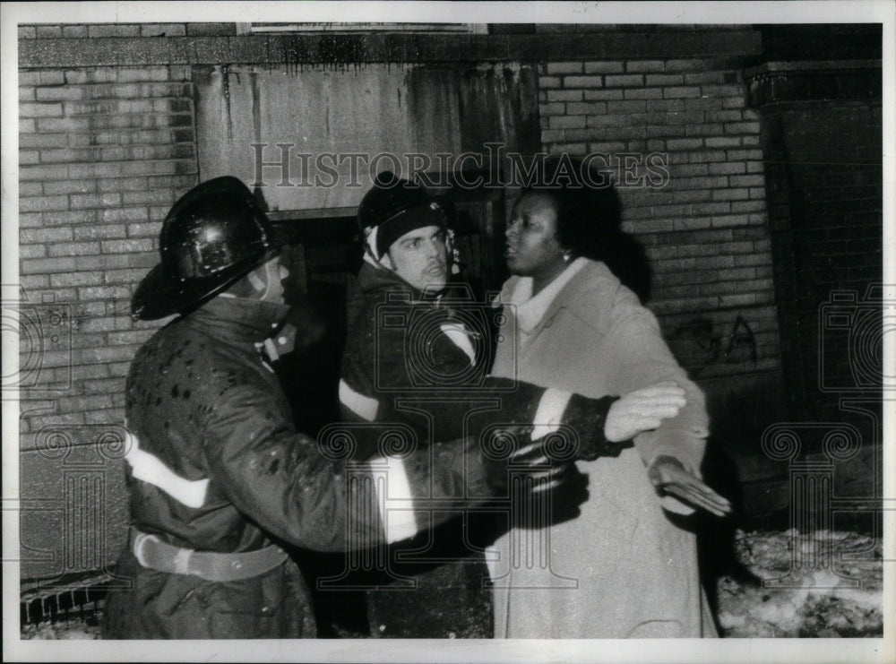 1980 Photo Chicago Fire May Have A Child Still In It - Historic Images