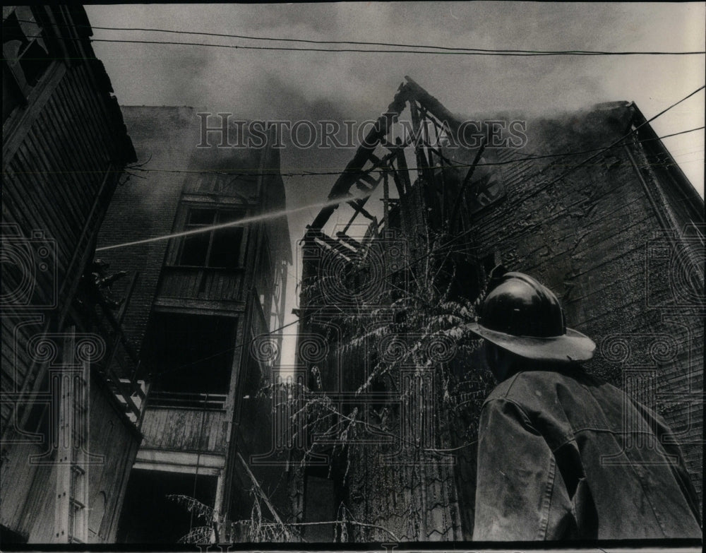 1972, Chicago Area Fire Residential - RRU88783 - Historic Images