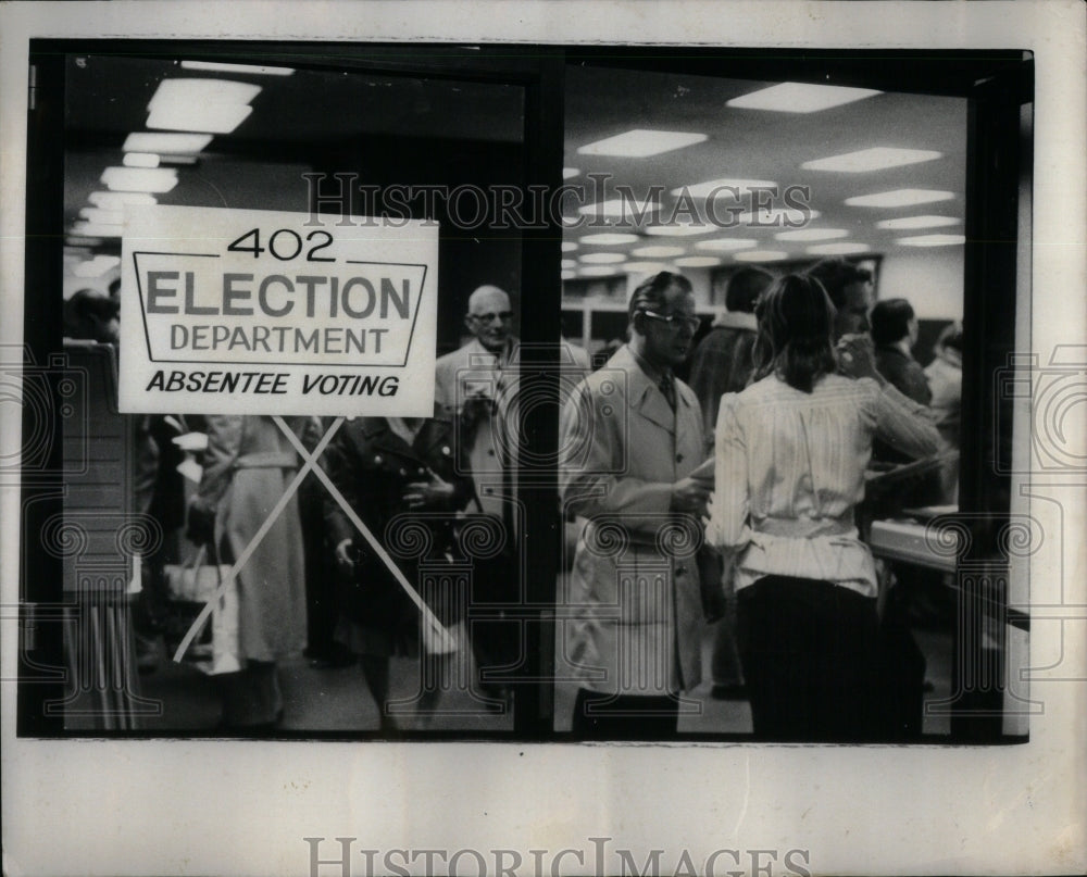 1976 County voters Absentee Voting Station - Historic Images