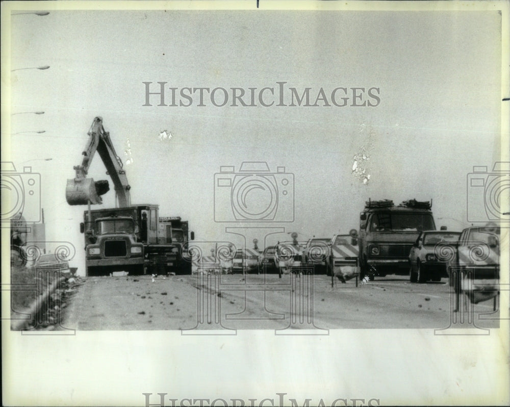 1984 Photo Heavy Repair On Eisenhower Expressway - RRU88931 - Historic Images