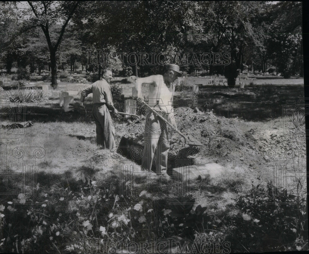 1955 Photo 650 Graves Relocated For Congress Expressway  - Historic Images