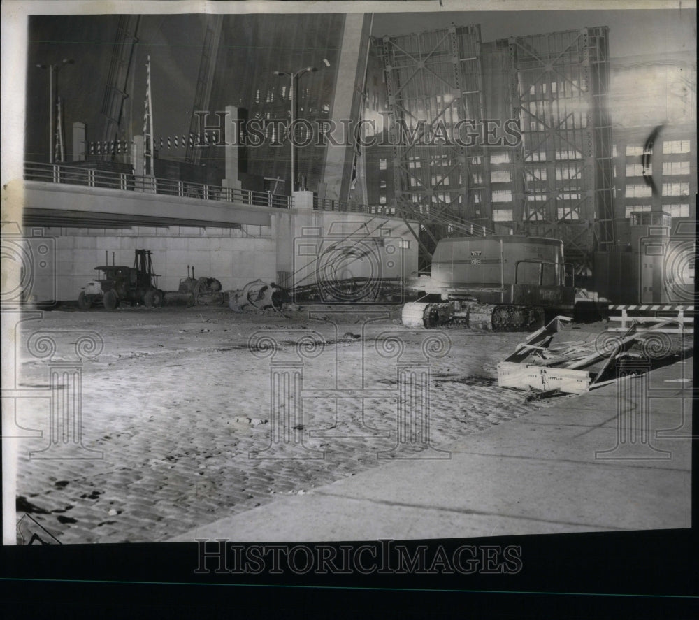 1955 Press Photo Congress Expressway Crane Falls - RRU88997 - Historic Images