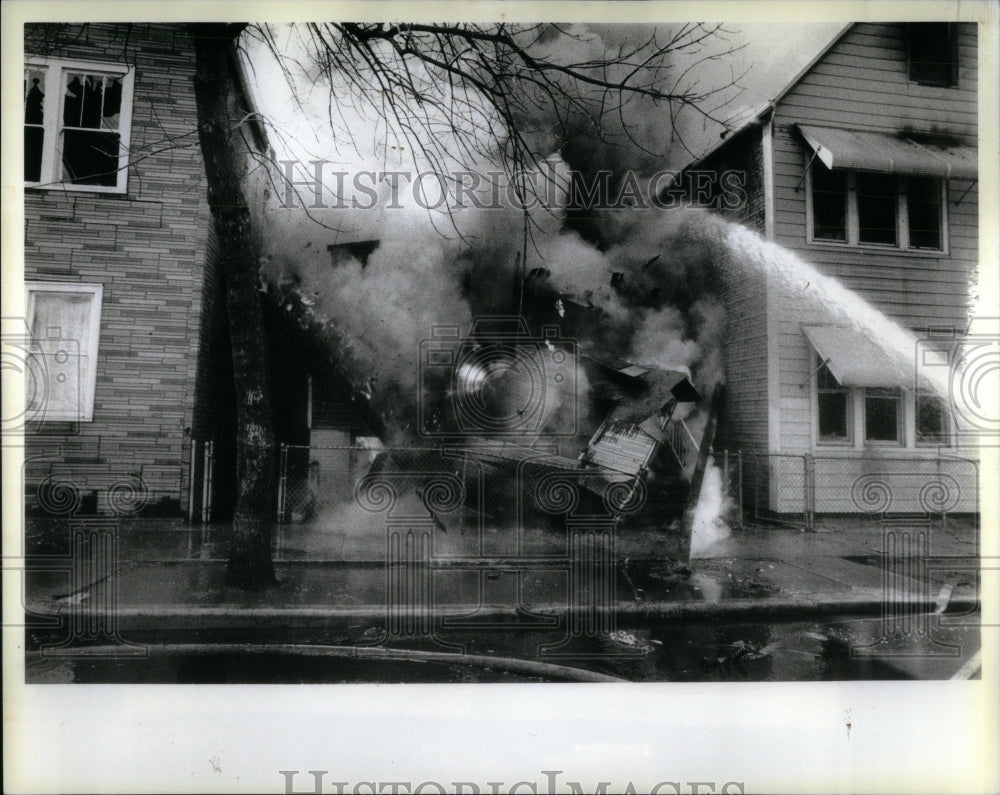 1984 Chicago Residential Fire 37 Left Homel - Historic Images