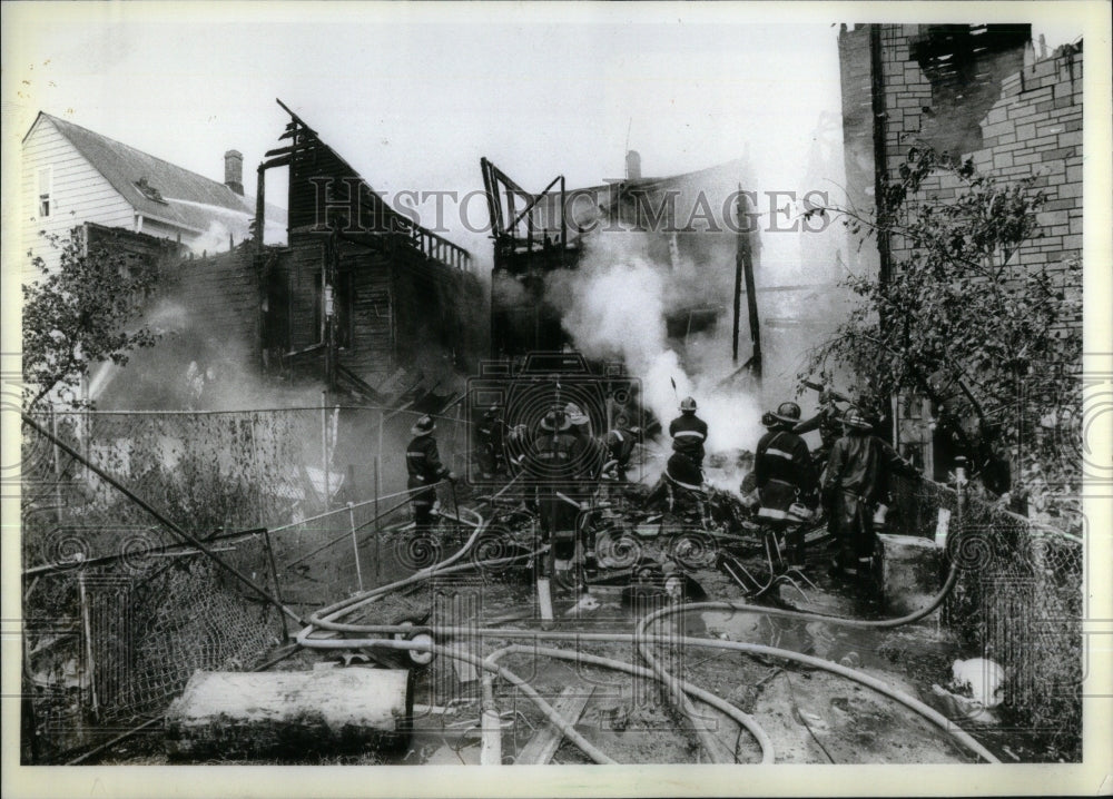 1981 Press Photo Fire 2800 N. Hamlin - Historic Images