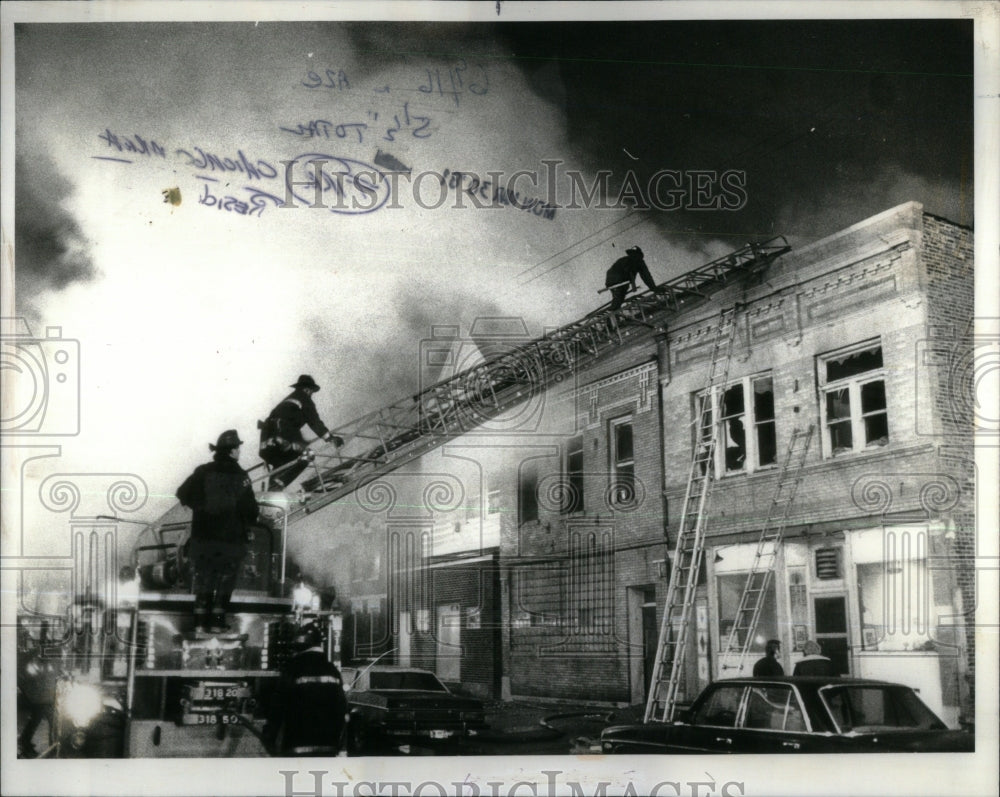 1981 Press Photo Chicago Residential Fire - Historic Images