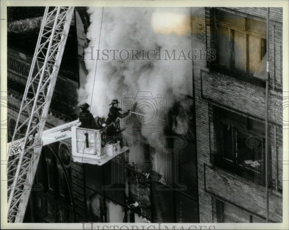 1985 Press Photo Firefighters Blaze Nine Story Building - RRU89147 - Historic Images