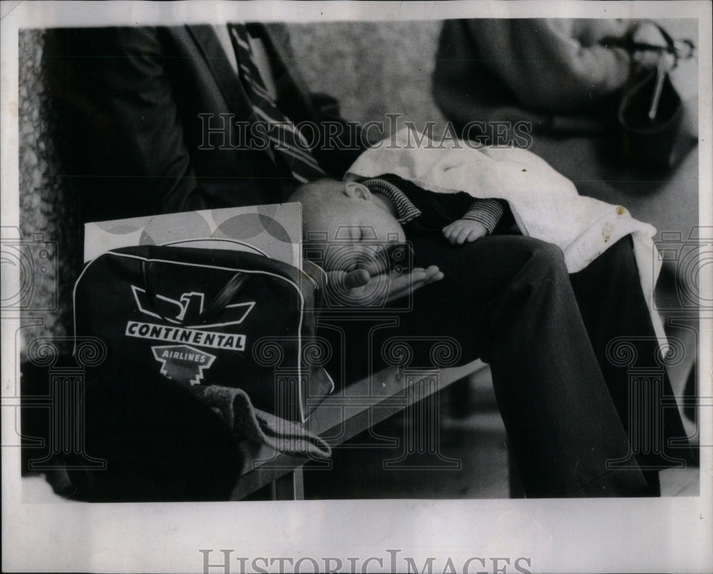 1969 O&#39;Hare Airport Young Passenger - Historic Images