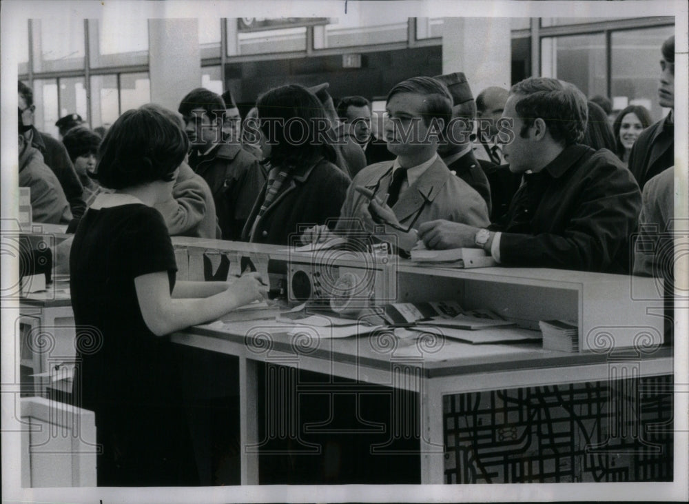 1969 Back to School O&#39;Hare Airport - Historic Images