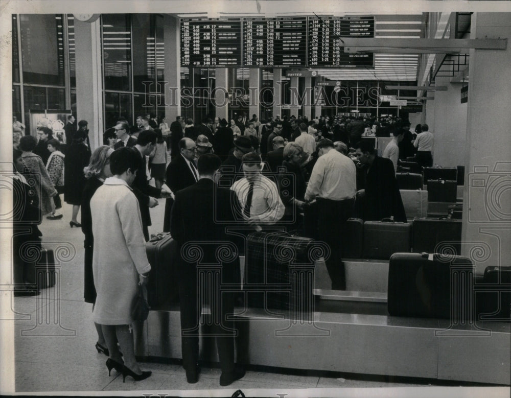 1966 O&#39;Hare International Airport Jammed - Historic Images