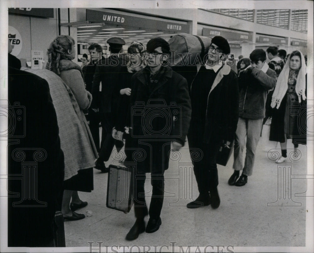 1969 Kids back to College-Historic Images