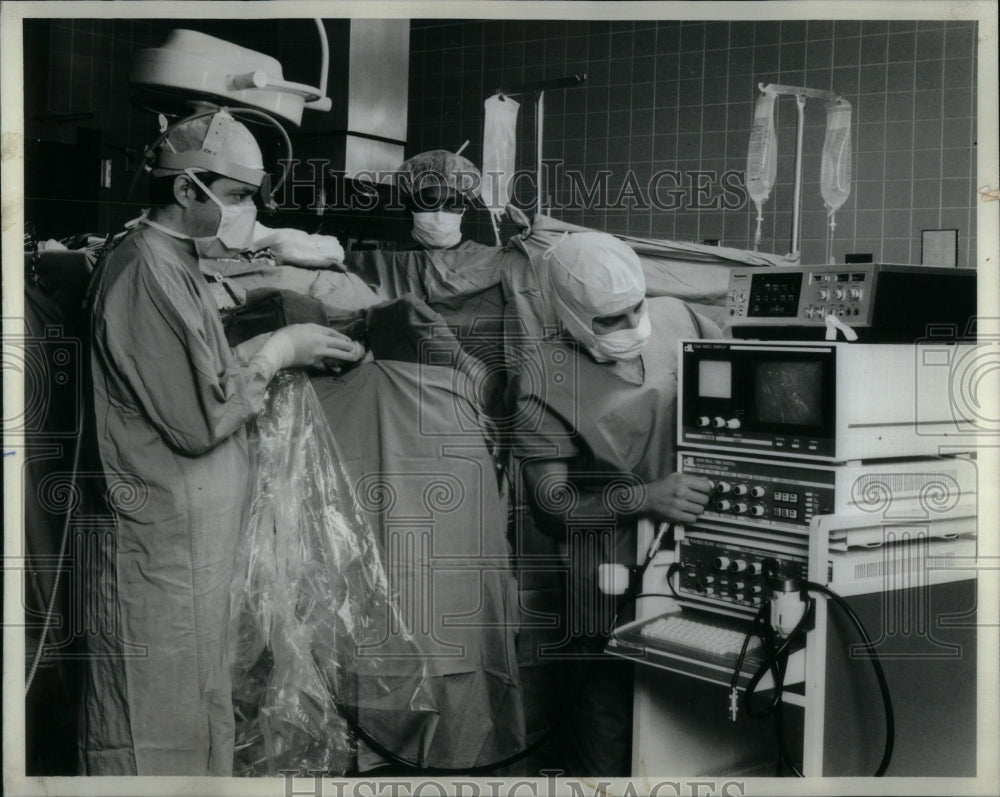 1982 Press Photo Neurosurgeon George Dohrmann Rubin - RRU89405 - Historic Images