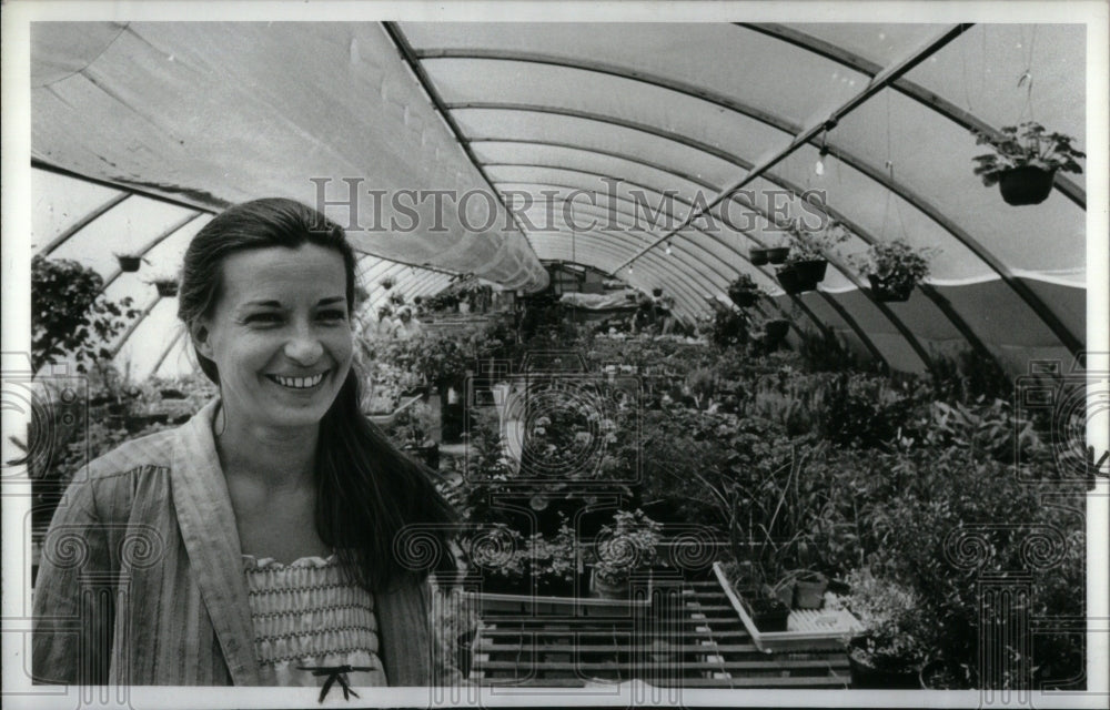 1981, Farmer Marilyn Hampstead - RRU89493 - Historic Images