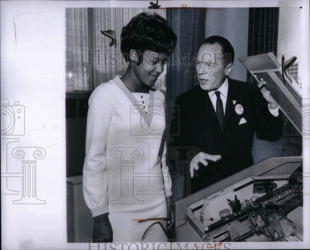 1965 Shirletha Simms United Foundation Det-Historic Images