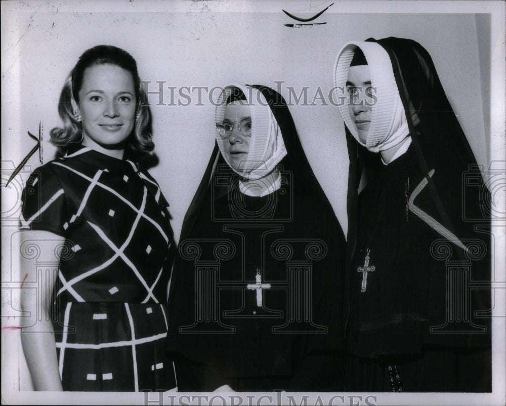 1965 Press Photo Charlotte Ford Rev. Mother McAghon - RRU90009 - Historic Images