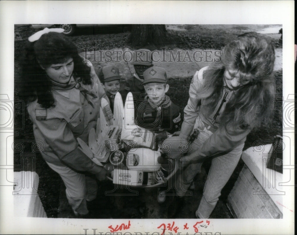 1992 Press Photo Lori Much Kathy Sampey Thanksgiving - Historic Images